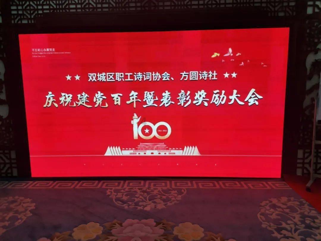 半身裙搭配什么上衣好看